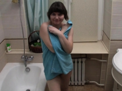 Stunning Chick Washes Her Pussy In The Shower