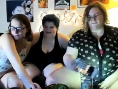 Lesbian threesome on webcam